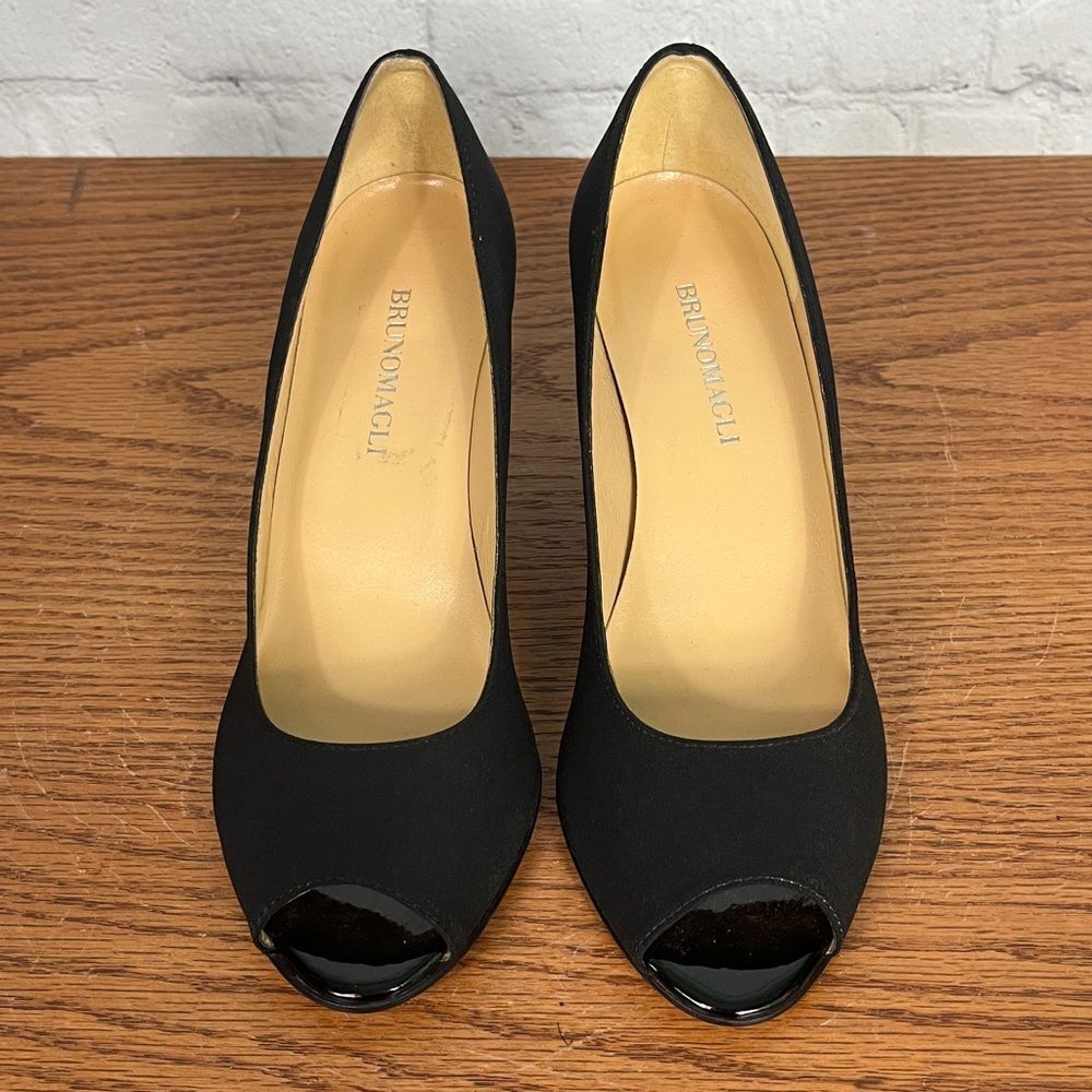 Bruno Magli NOVATI Classic Black Peep Toe Heels NWOB 7.5 B narrow